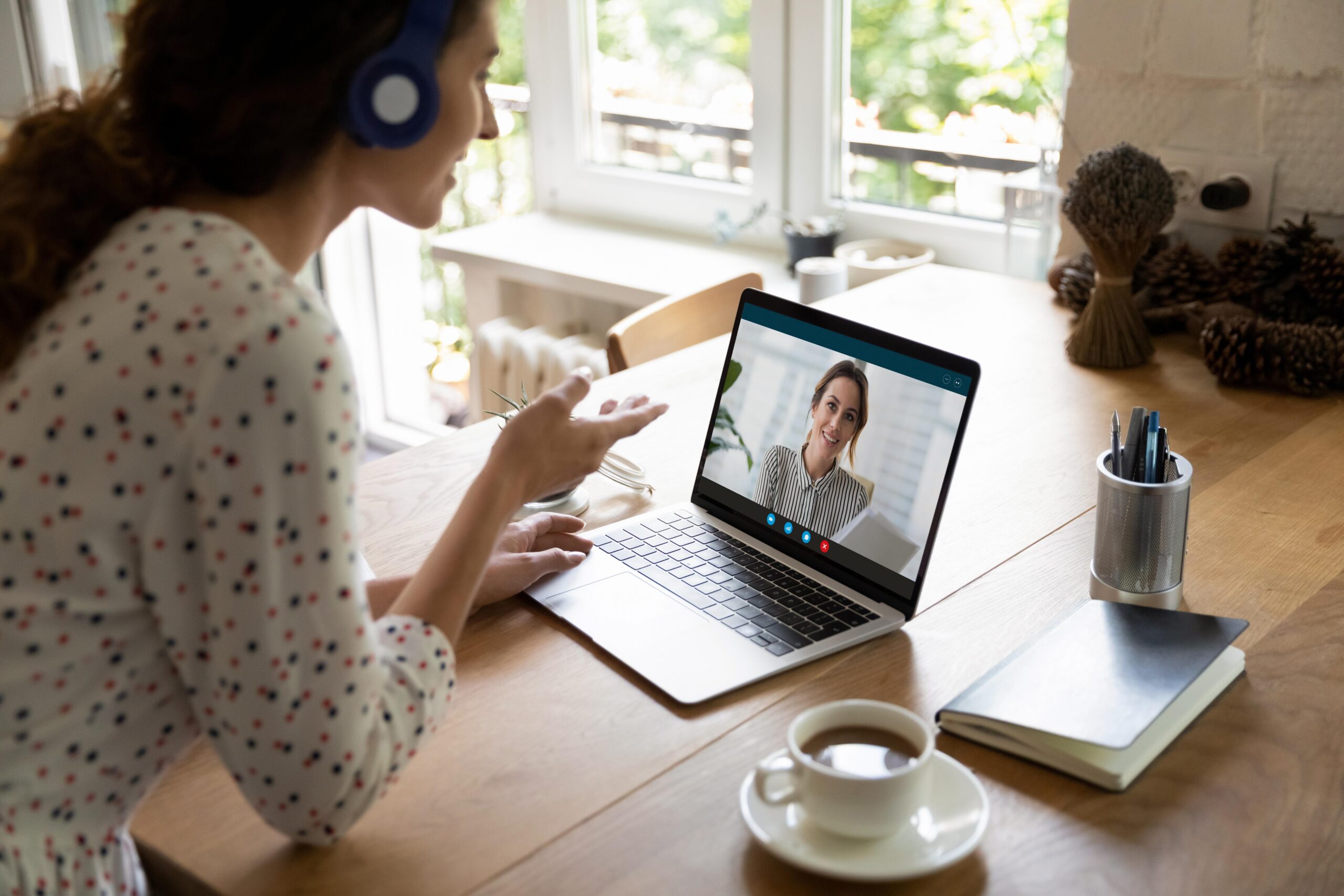 caucasian-businesswoman-headphones-look-laptop-screen-have-webcam-virtual-meeting-with-colleague-home-office-woman-talk-video-call-briefing-with-business-client-partner